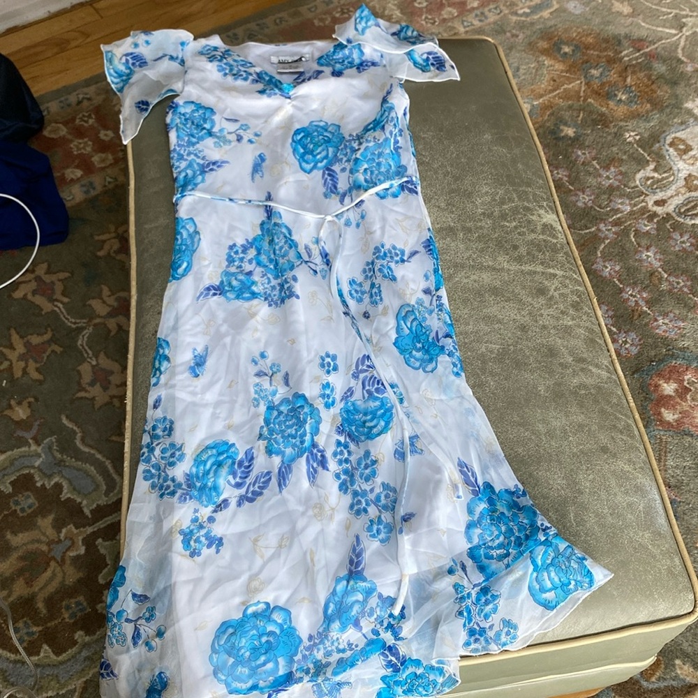 Cute dress a little below knee with string belt in back